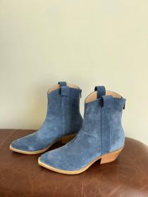 Женские замшевые казаки цвета джинс с кожаной подкладкой (597) модель P_149721-S37_149721 Фото