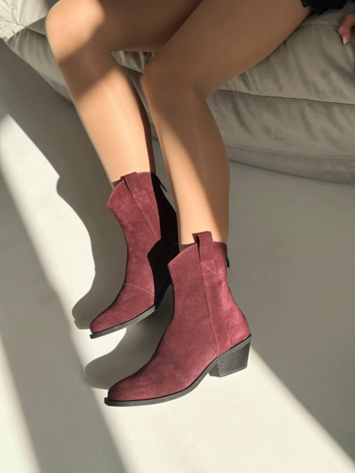 Женские замшевые казаки рубинового цвета с кожаной подкладкой (597) модель P_198248-S39_198248 Фото