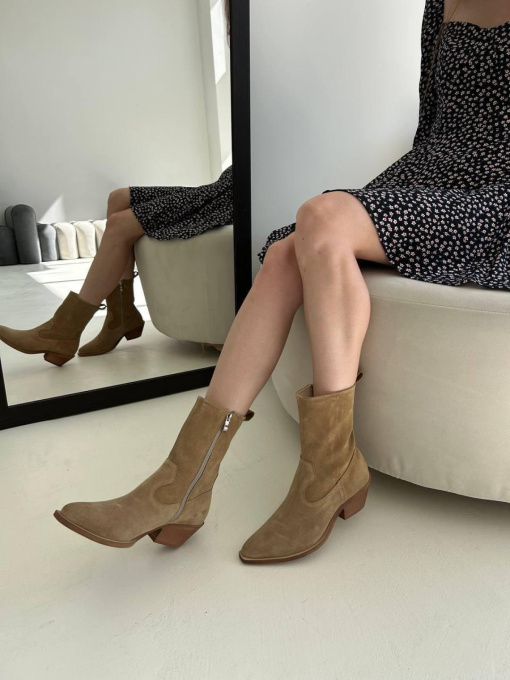 Женские замшевые казаки кемел с кожаной подкладкой (598) модель P_161860-S36_173535 Фото