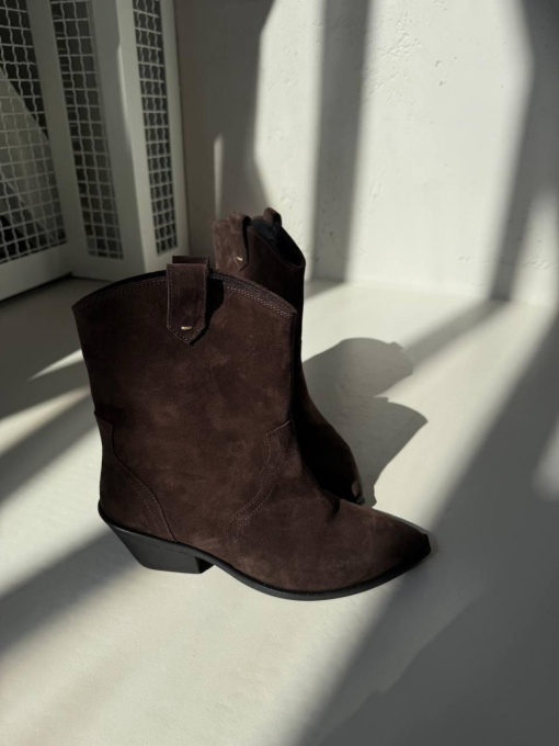 Женские замшевые казаки «Indie Cacao» на кожаной подкладке (695) модель P_234755 Фото