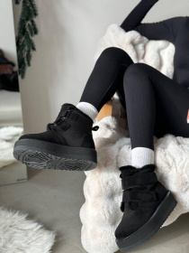 Жіночі замшеві Уггі з натуральною овчиною чорного кольору (540) модель P_155876-S36_155876 Фото