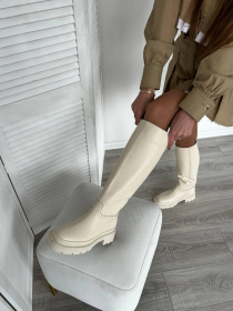 Кожаные сапоги-трубы цвета ваниль с овчиной (519) модель P_133584-S36_140698 Фото