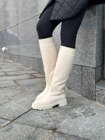 Кожаные сапоги-трубы цвета ваниль с овчиной (519) модель P_133584-S36_140698 Фото