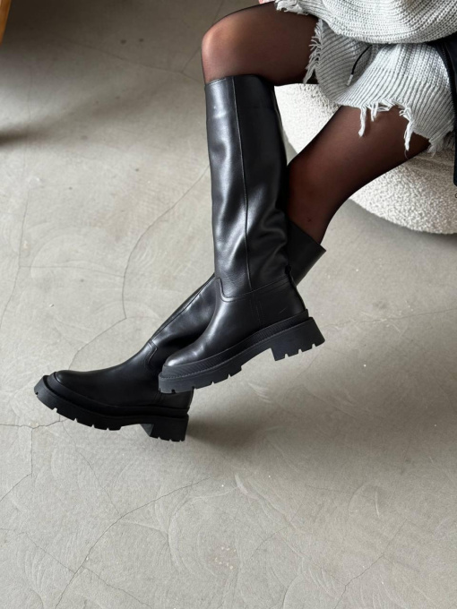 Кожаные сапоги-трубы на байке в глянцевом черном цвете (519) модель P_135281-S36_136790 Фото