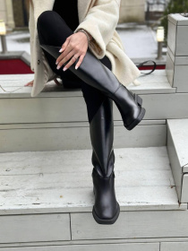 Шкіряні асиметричні чоботи-труби з байковою підкладкою чорні (903) модель P_133591-S39_134864 Фото