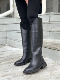 Шкіряні асиметричні чоботи-труби з підкладкою хутро чорні (903) модель P_133614-S36_138138 Фото