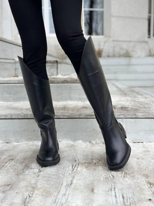 Шкіряні асиметричні чоботи-труби з підкладкою хутро чорні (903) модель P_133614-S36_138138 Фото