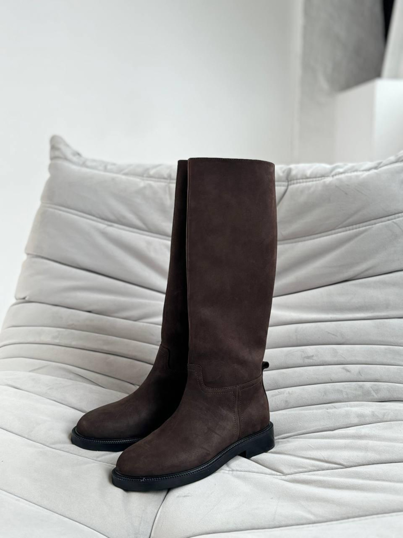 Високі чоботи труба з натурального нубуку в коричневому кольорі шкіряна підкладка (619) модель P_203034-S39_203034 Фото