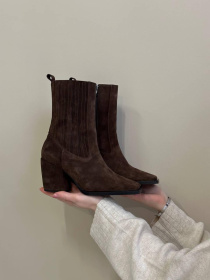 Ботильйони із натуральної замші колір коричневий з квадратним носком та стійким підбором (595) модель P_162102-S36_162102 Фото