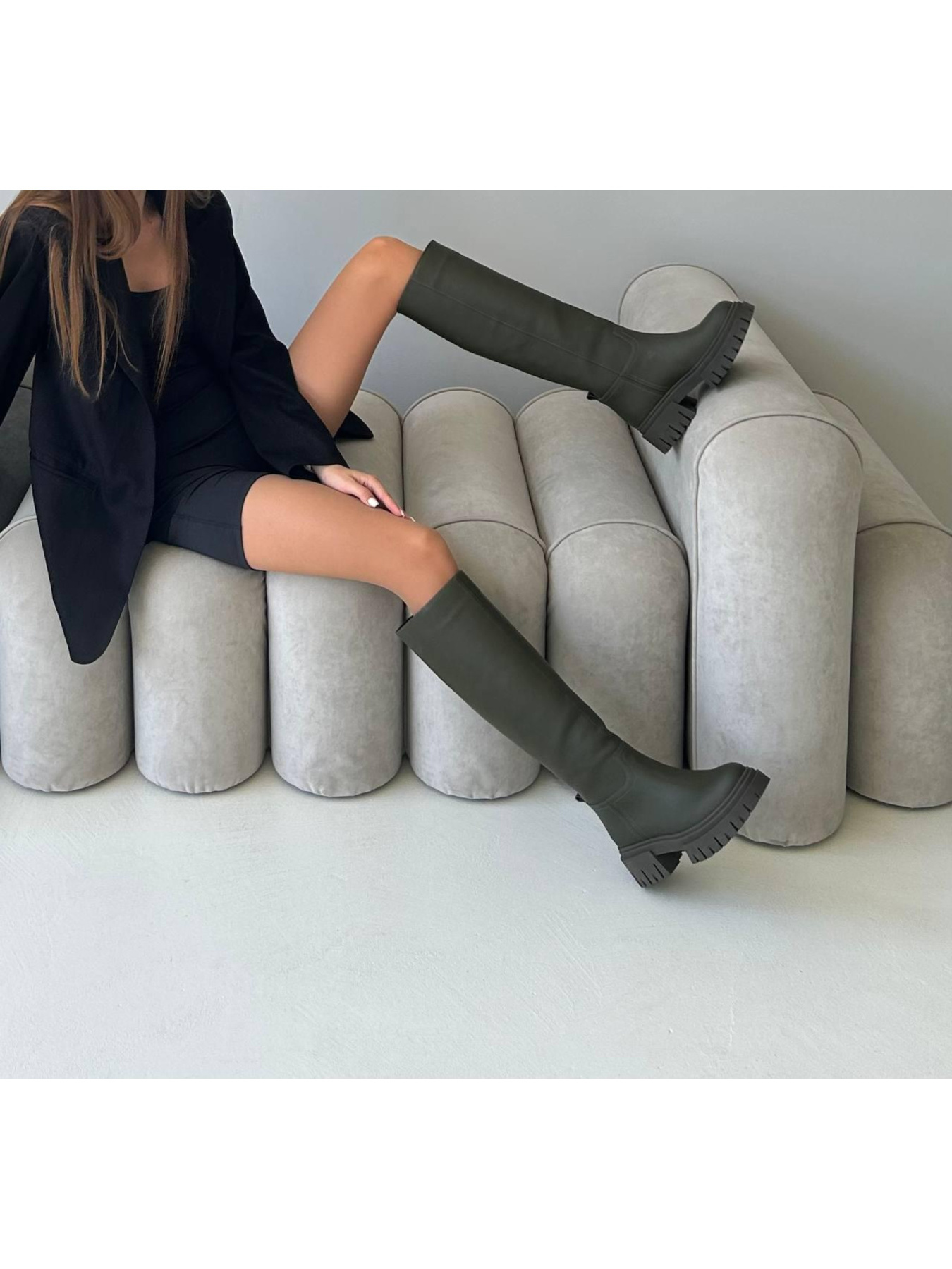 Шкіряні матові чоботи-труби на байці у трендовому кольорі хакі (519) модель P_191669-S38_191669 Фото