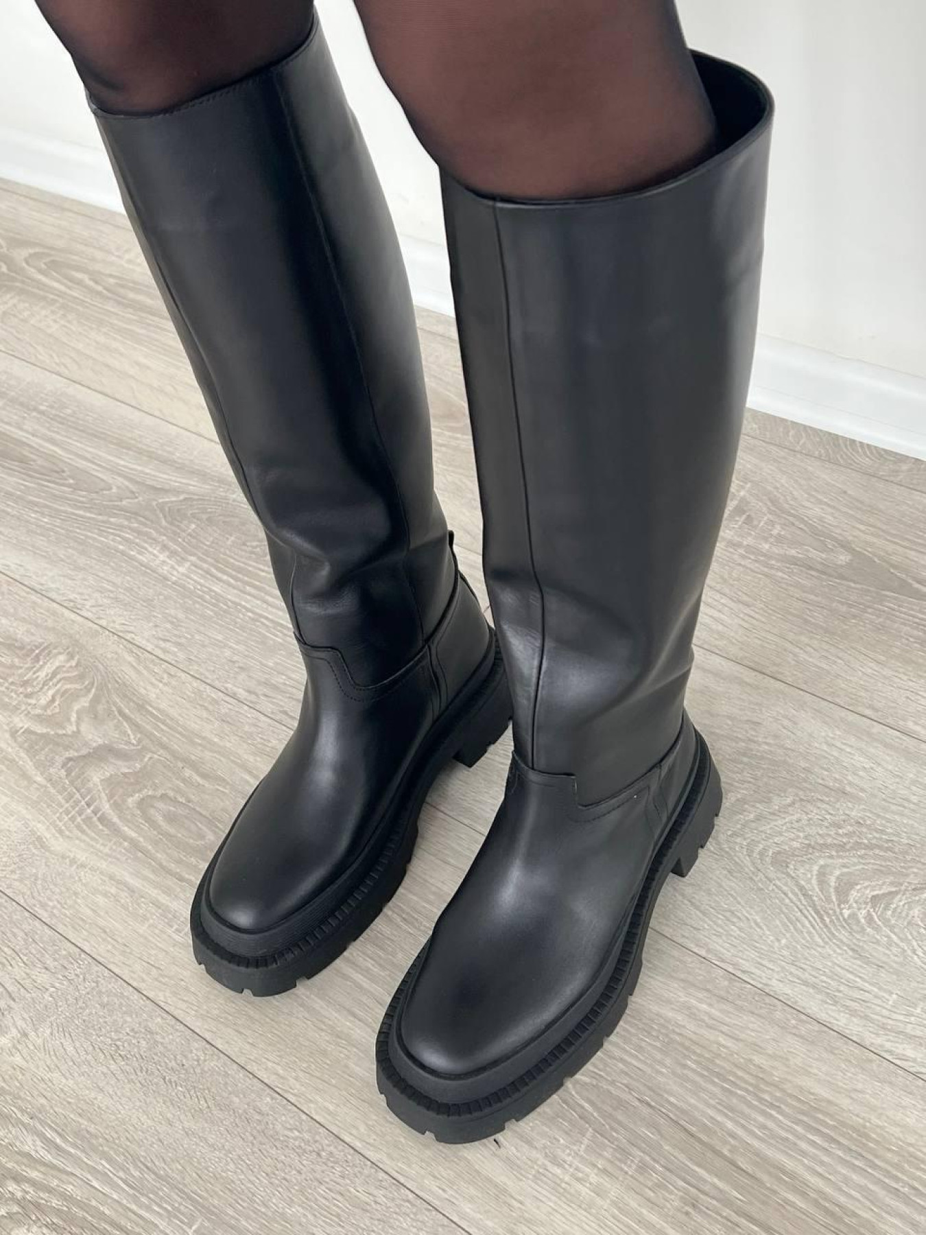 Шкіряні чоботи-труби чорного кольору з байковою підкладкою (519) модель P_163260-S36_163260 Фото