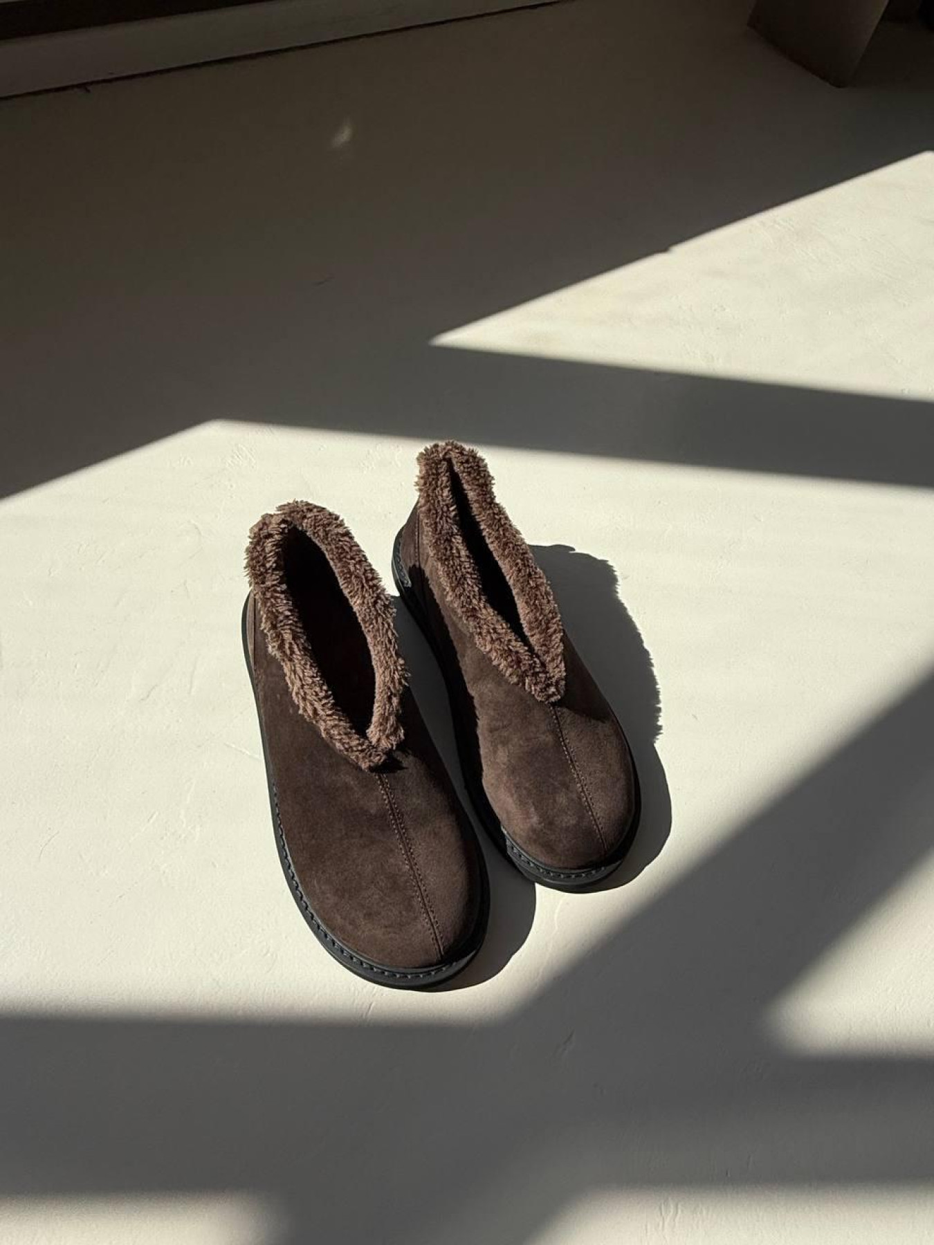 Угги из натуральной замши темно-шоколадного цвета с мехом Альпи (544) модель P_228068-S37_228075 Фото