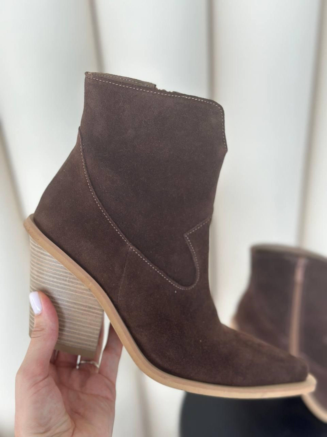 Жіночі замшеві козаки кольору шоколад з байковою підкладкою (699) модель P_197357-S36_198439 Фото