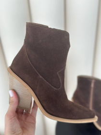 Жіночі замшеві козаки кольору шоколад з байковою підкладкою (699) модель P_197357-S36_198439 Фото