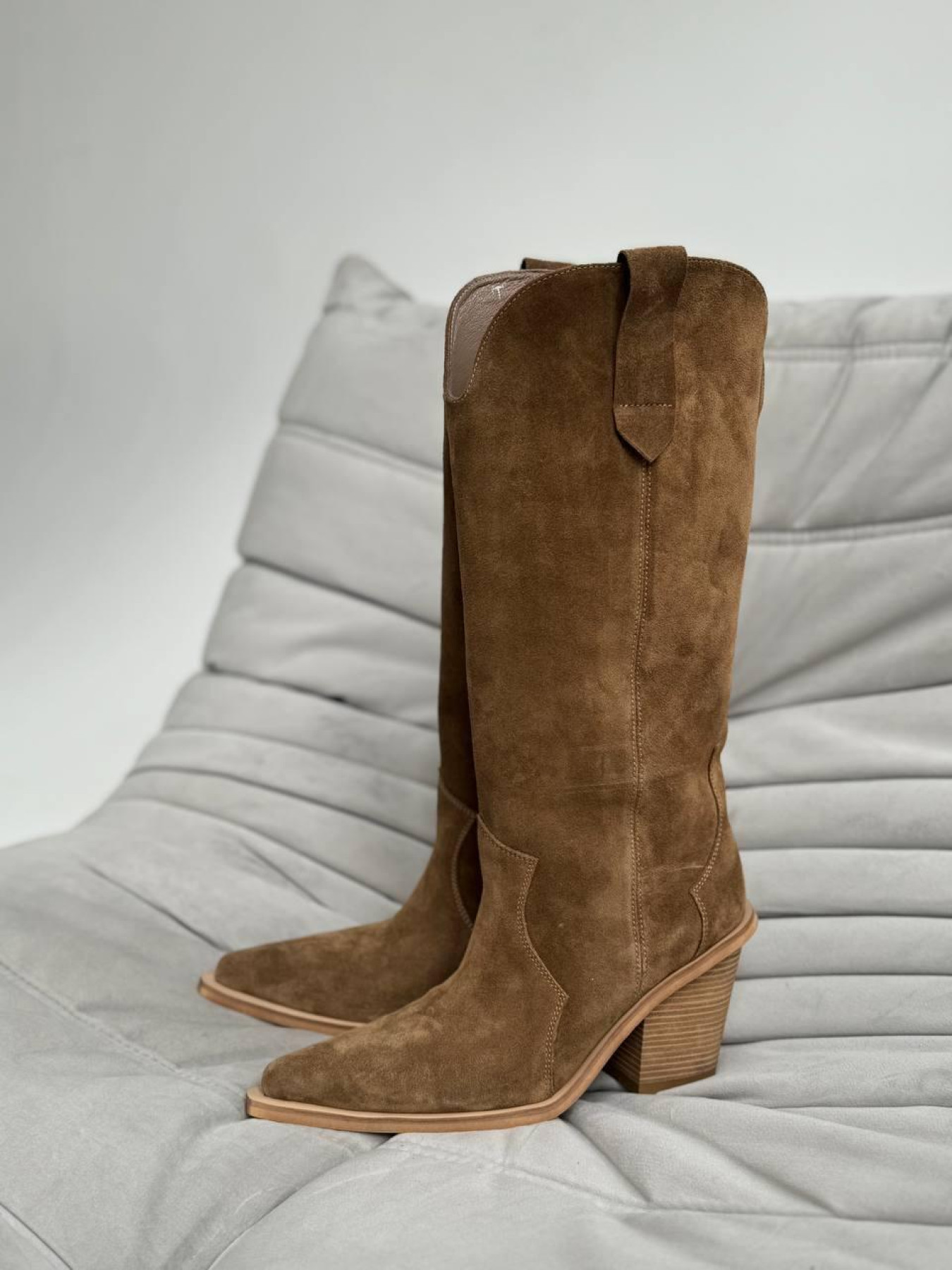 Казаки из натуральной итальянской замши цвета дерево на байке (628) модель P_233000-S40_243801 Фото