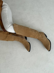 Женские высокие замшевые казаки на кожаной подкладке кемел (529/10140) модель P_132877-S36_132877 Фото