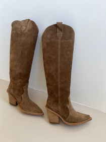 Высокие казаки из натуральной замши с кожаным подкладом касторо (629/Бостон) модель P_234687-S39_236681 Фото