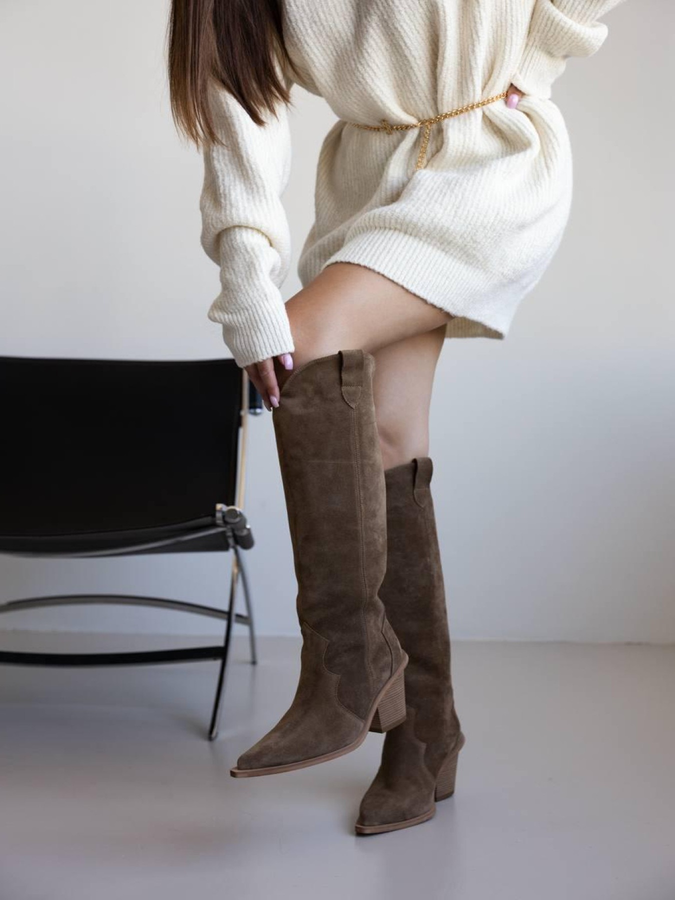 Високі замшеві козаки з гострим носиком на байці Дерево (629/Бостон) модель P_234687 Фото