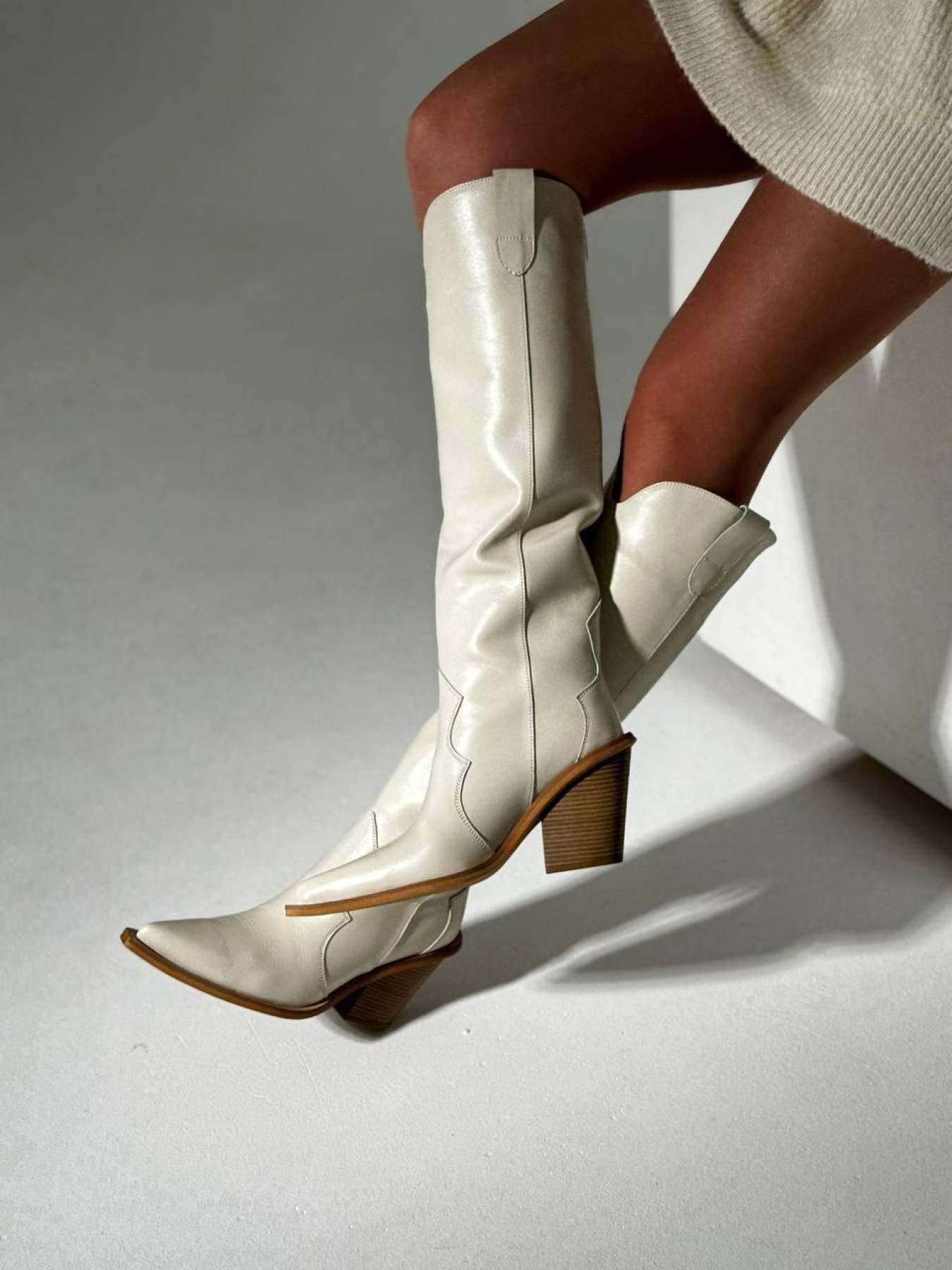 Високі козаки з натуральної шкіри на шкіряному підкладці Лотос (629/Бостон) модель P_193441-S40_243160 Фото