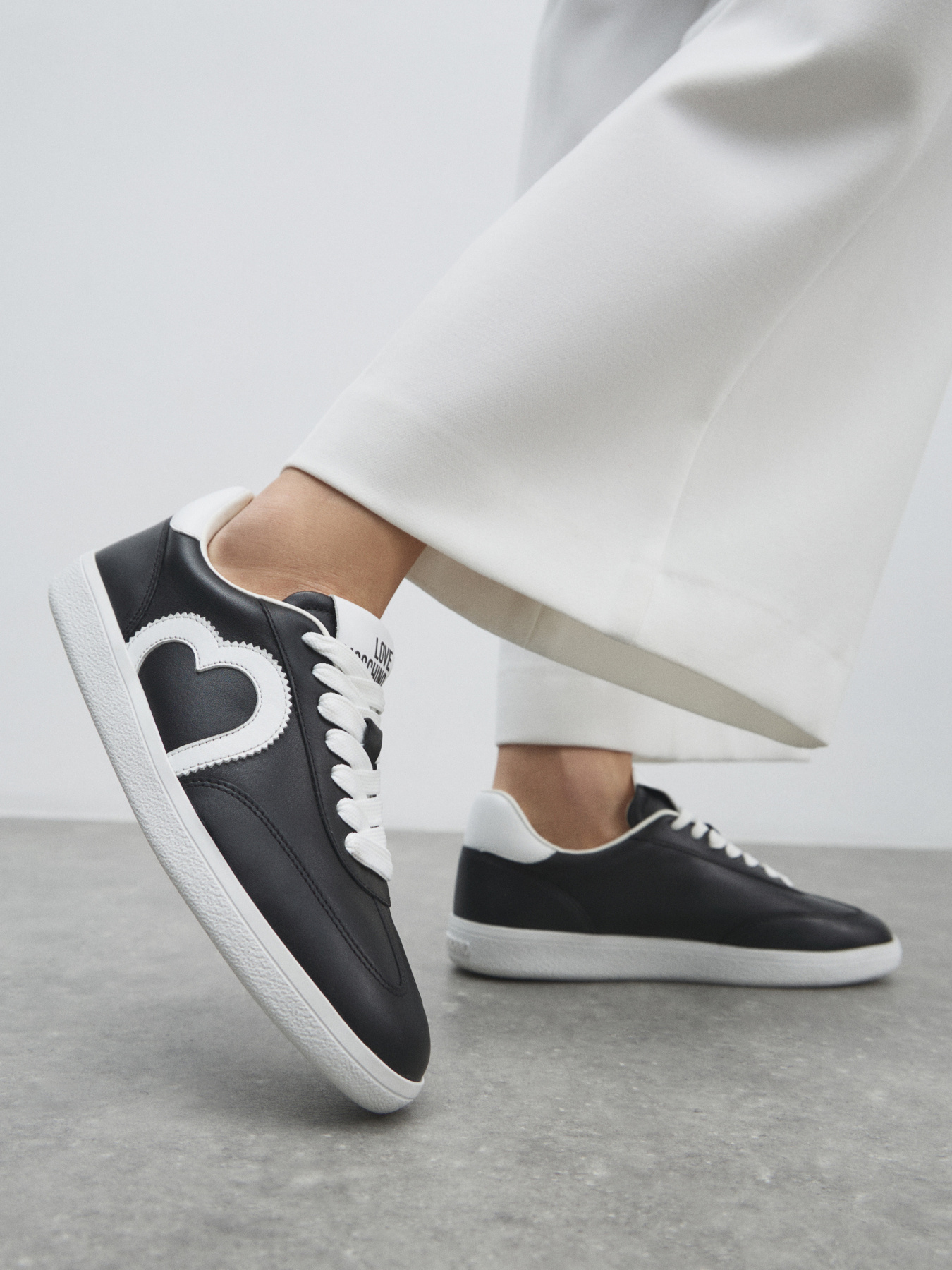 Кроссовки повседневные Moschino модель JA15112G0NIA100A Фото