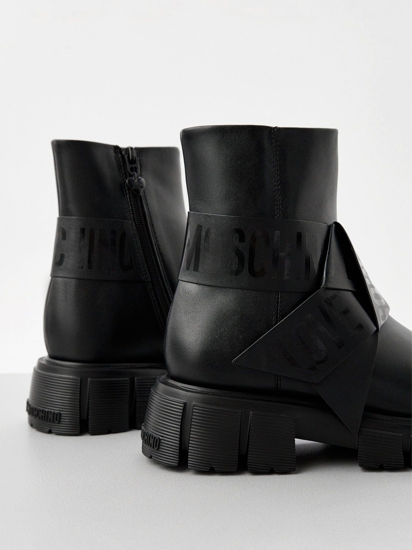 Ботинки Moschino модель JA24115G0NIAX000 Фото