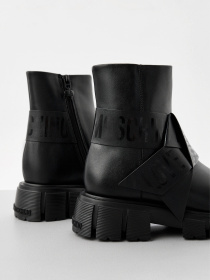 Ботинки Moschino модель JA24115G0NIAX000 Ботинки Moschino модель JA24115G0NIAX000 Фото