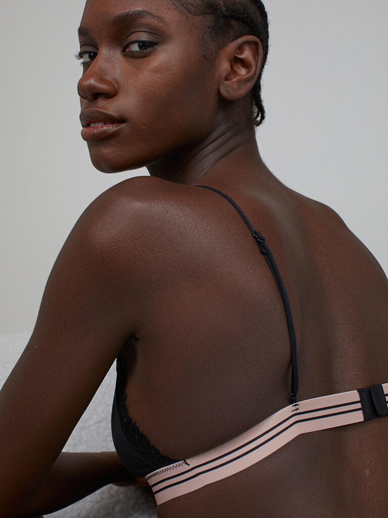 Бюстгальтер H&M модель 9411303ral_Черный Фото