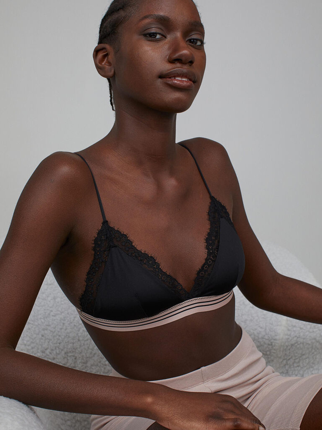 Бюстгальтер H&M модель 9411303ral_Черный Фото