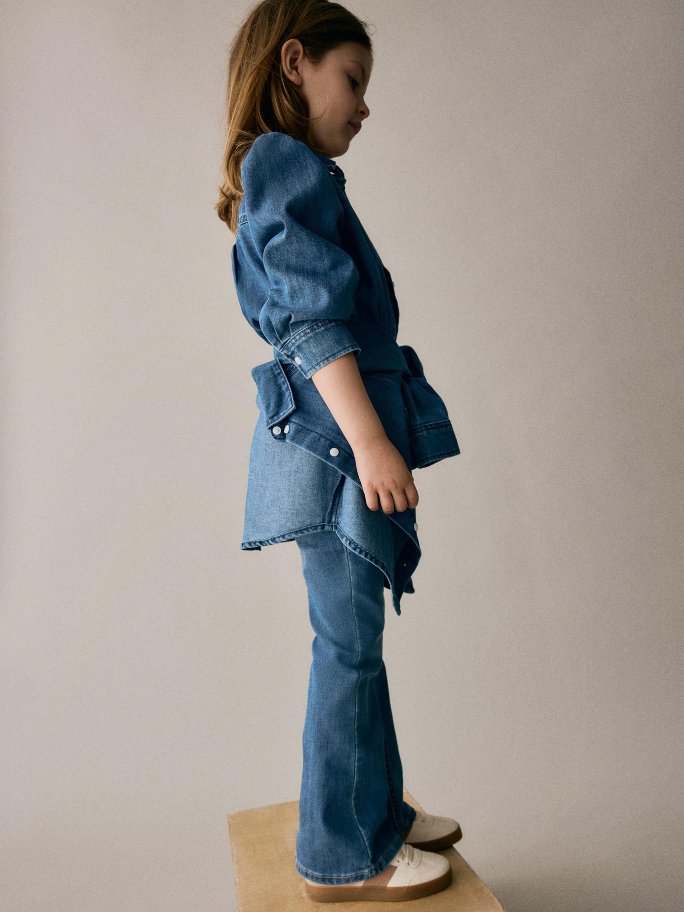 Расклешенные джинсы H&M модель 1110588kwer_Синий Фото