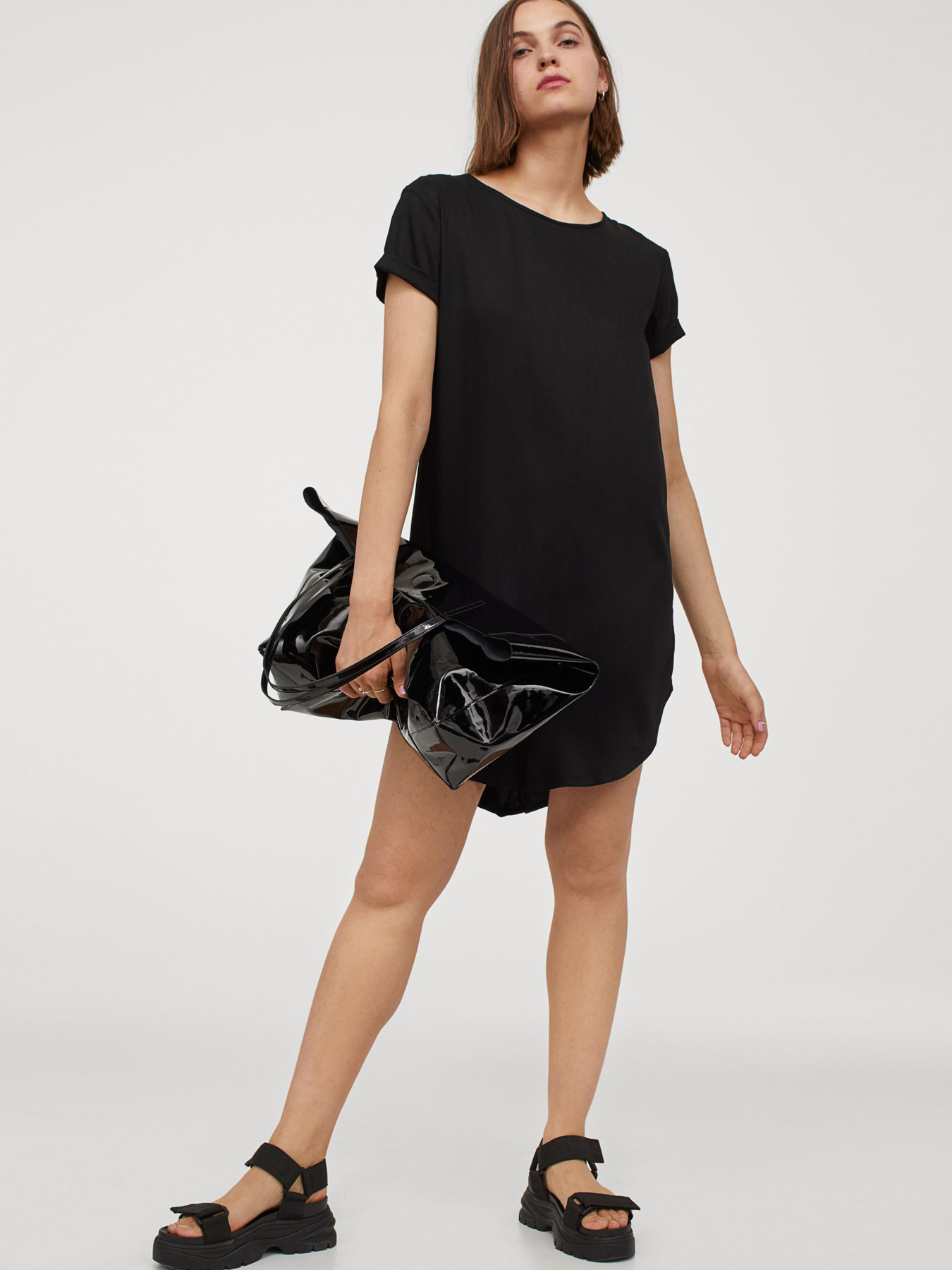 Платье-футболка H&M модель 8436871RP7_Черный Платье-футболка H&M модель 8436871RP7_Черный Фото