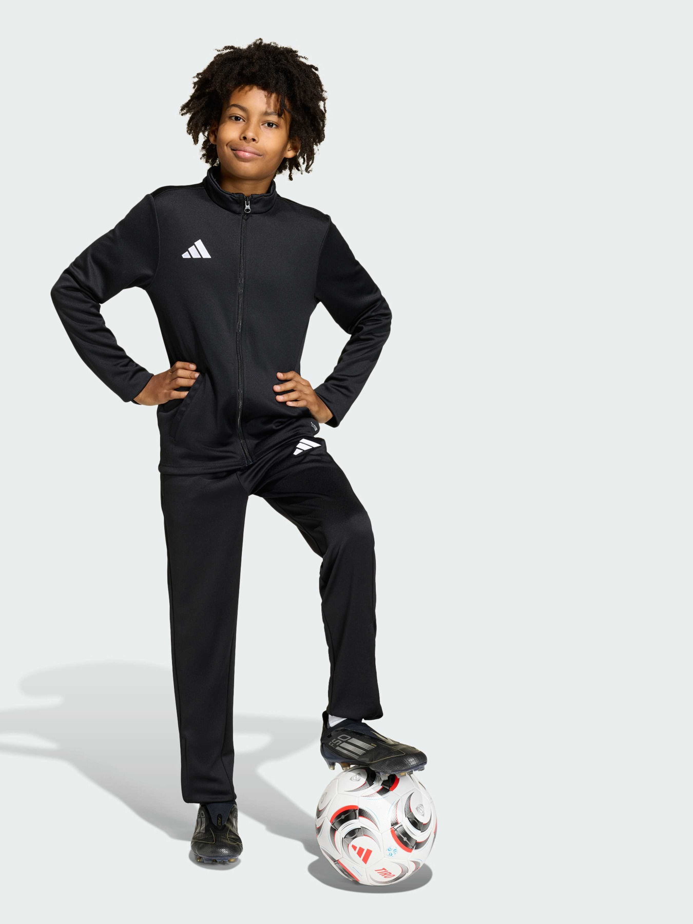 Брюки повседневные Adidas модель JZ6550 Брюки повседневные Adidas модель JZ6550 Фото