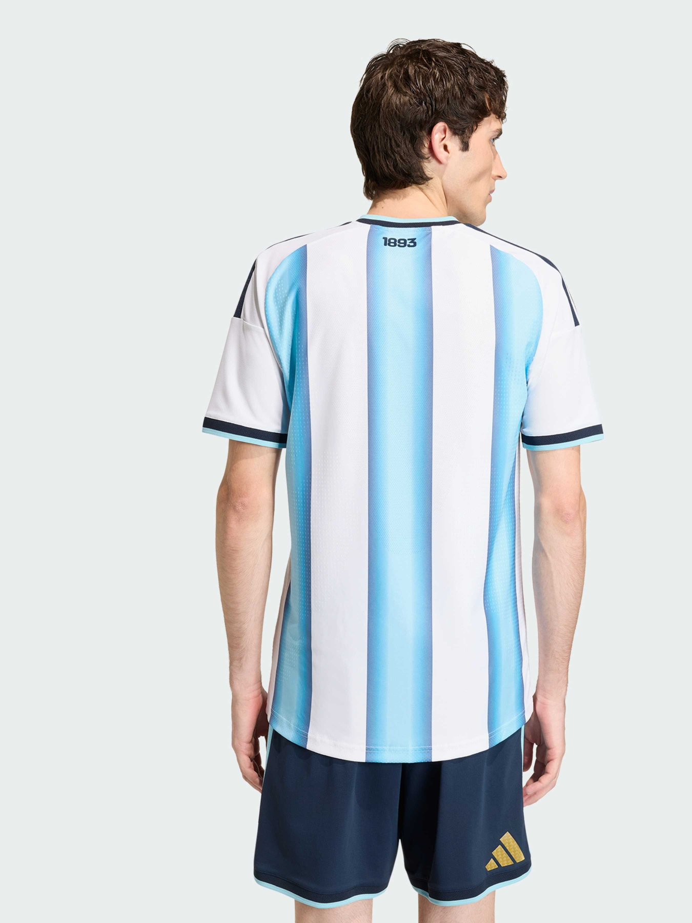 Футболка Adidas модель JM5897 Футболка Adidas модель JM5897 Фото