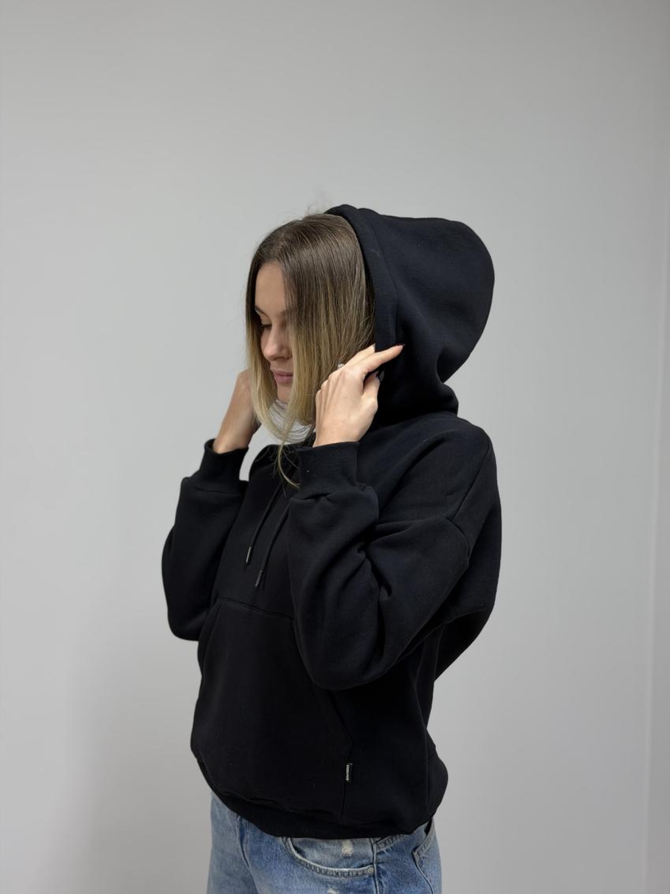 Худи с капюшоном женский черный модель M0211.4-1053 Фото