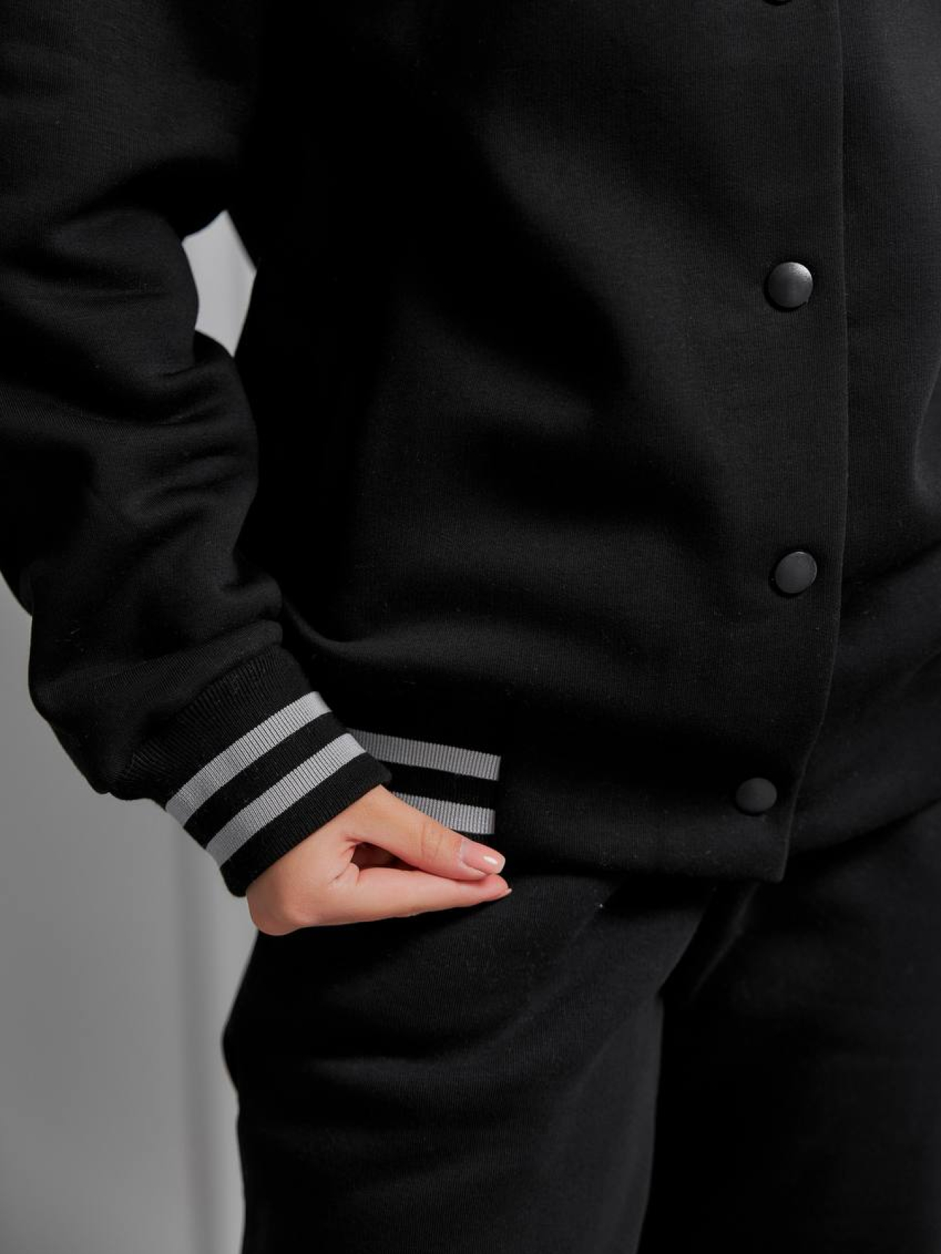 Женский бомпер с начесом чёрный модель M144.4-192 Фото