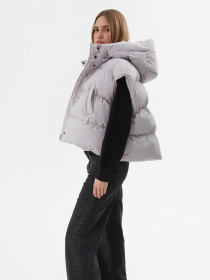 Утепленный жилет Estro модель 22441-3-28910 Утепленный жилет Estro модель 22441-3-28910 Фото