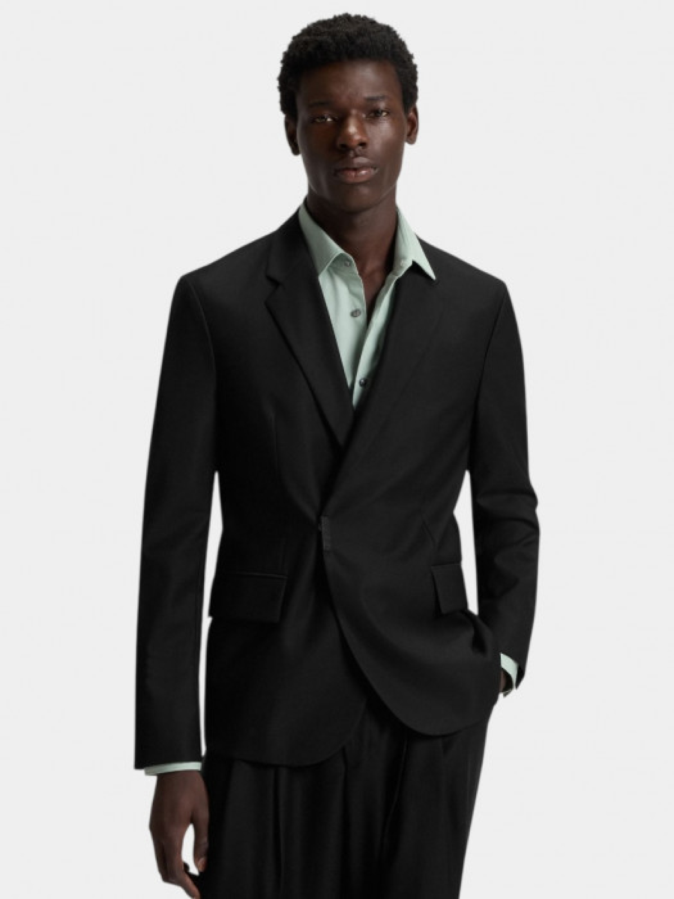 Черный приталенный пиджак Hans254F2X с логотипом на застежке модель 11406 Фото