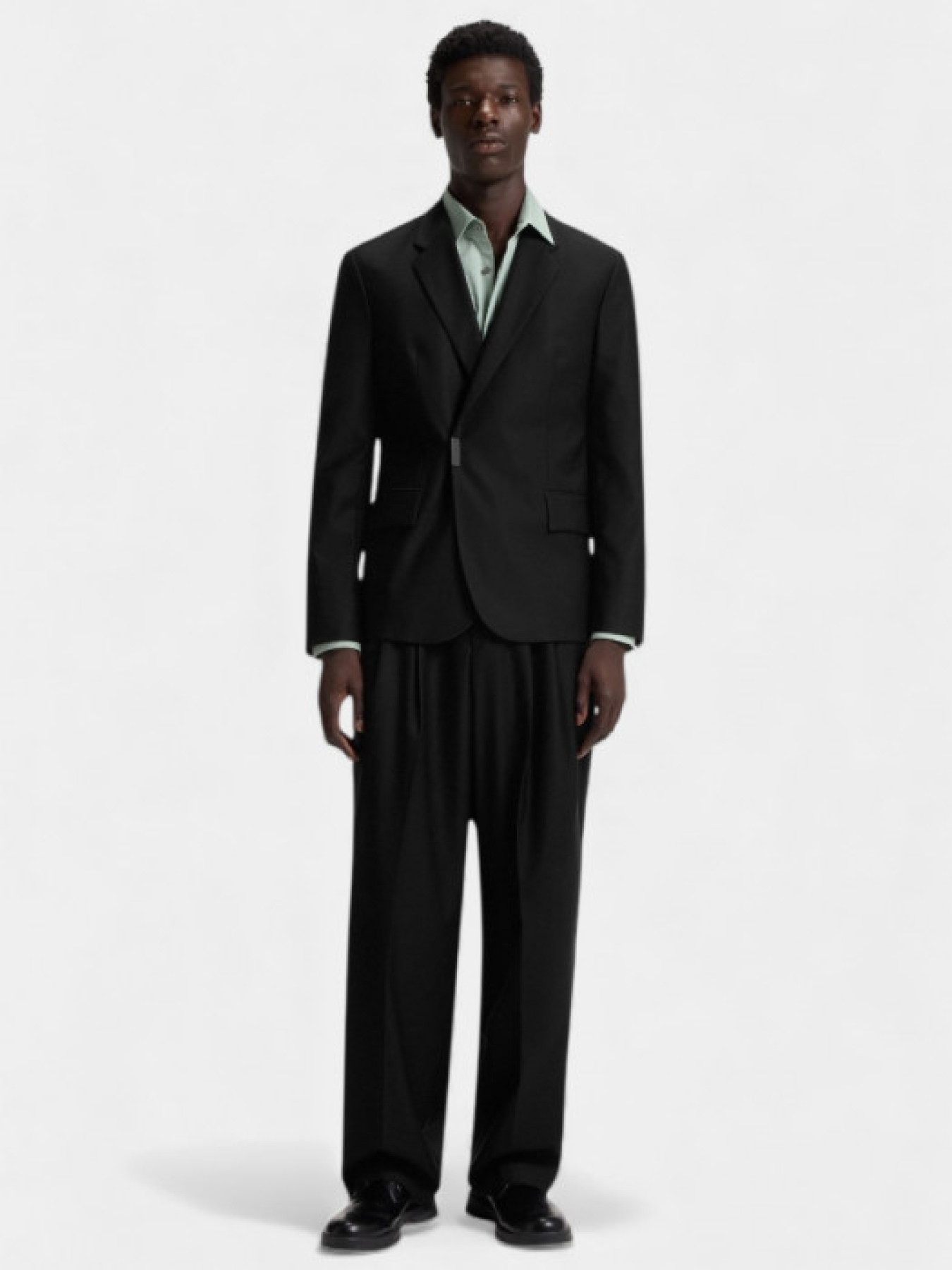 Черный приталенный пиджак Hans254F2X с логотипом на застежке модель 11406 Фото