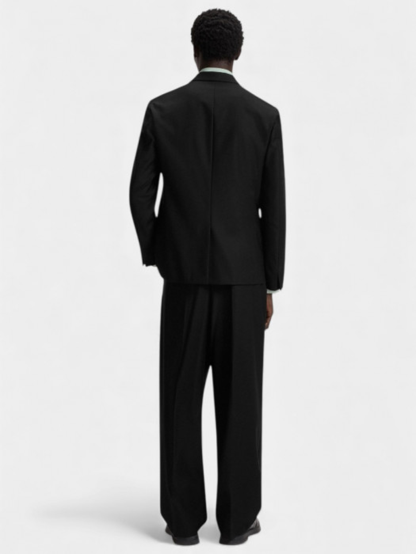 Черный приталенный пиджак Hans254F2X с логотипом на застежке модель 11406 Фото