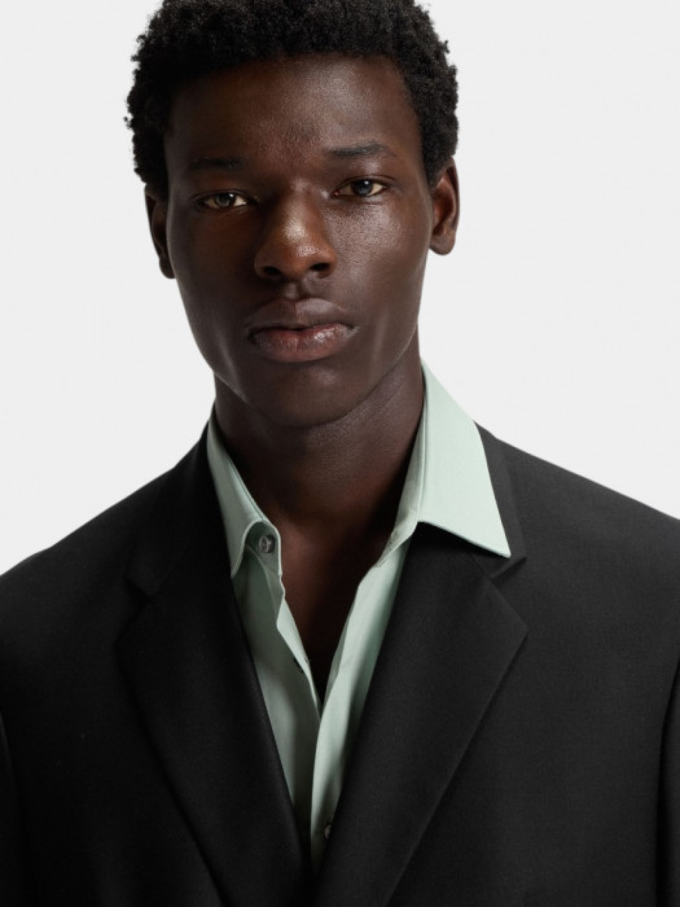 Черный приталенный пиджак Hans254F2X с логотипом на застежке модель 11406 Фото