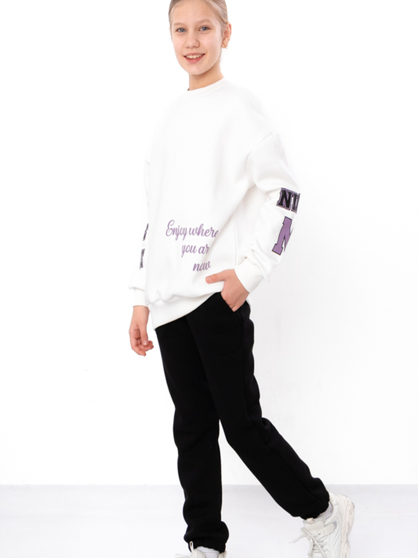 Теплий костюм для дівчинки: світшот оверсайз та штани-джогери, Молочний Носи Своє (6397-025-33-1) модель 6397-025-33-1-svtlo-molochnij Фото