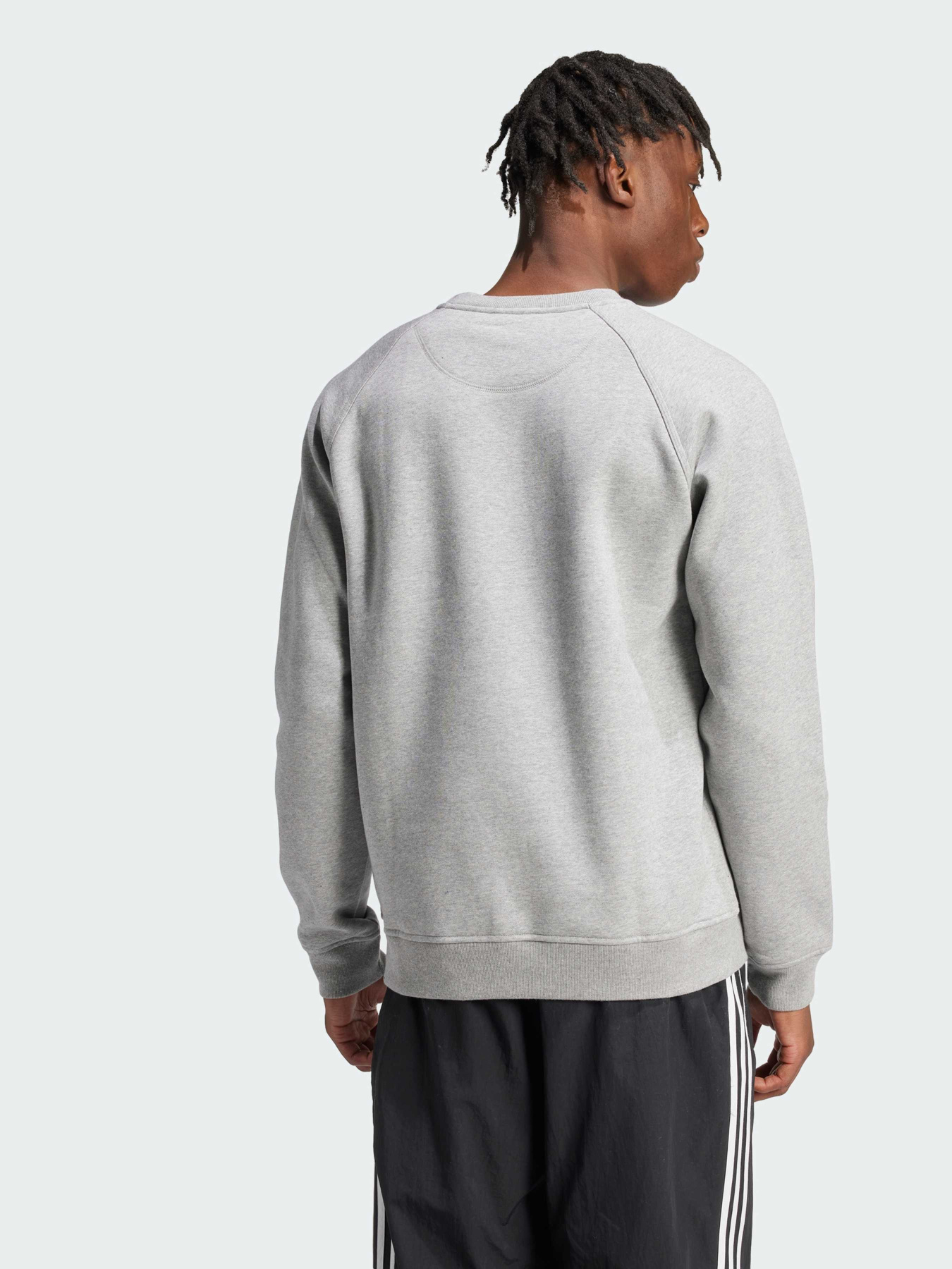 Свитшот Adidas модель IY4937 Свитшот Adidas модель IY4937 Фото