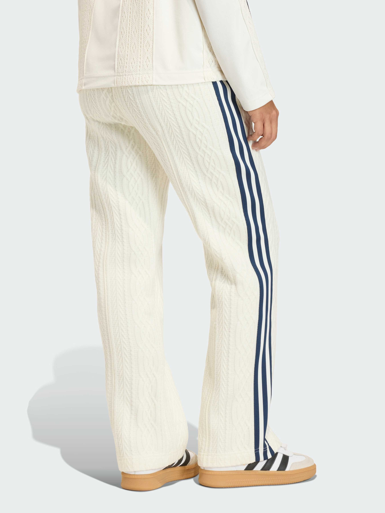 Повсякденні штани Adidas модель KS7801 Повсякденні штани Adidas модель KS7801 Фото