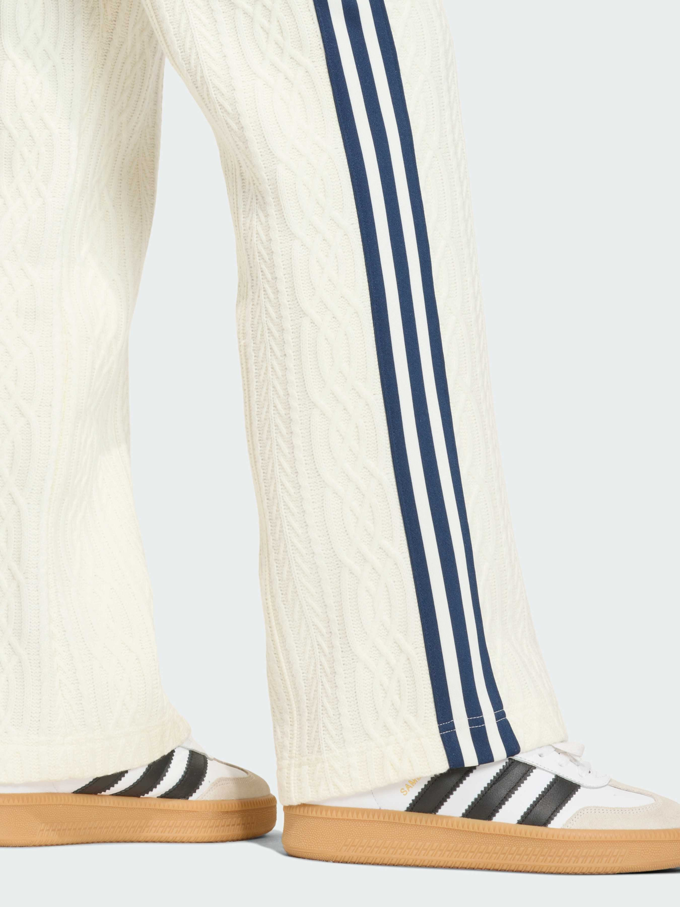 Повсякденні штани Adidas модель KS7801 Повсякденні штани Adidas модель KS7801 Фото