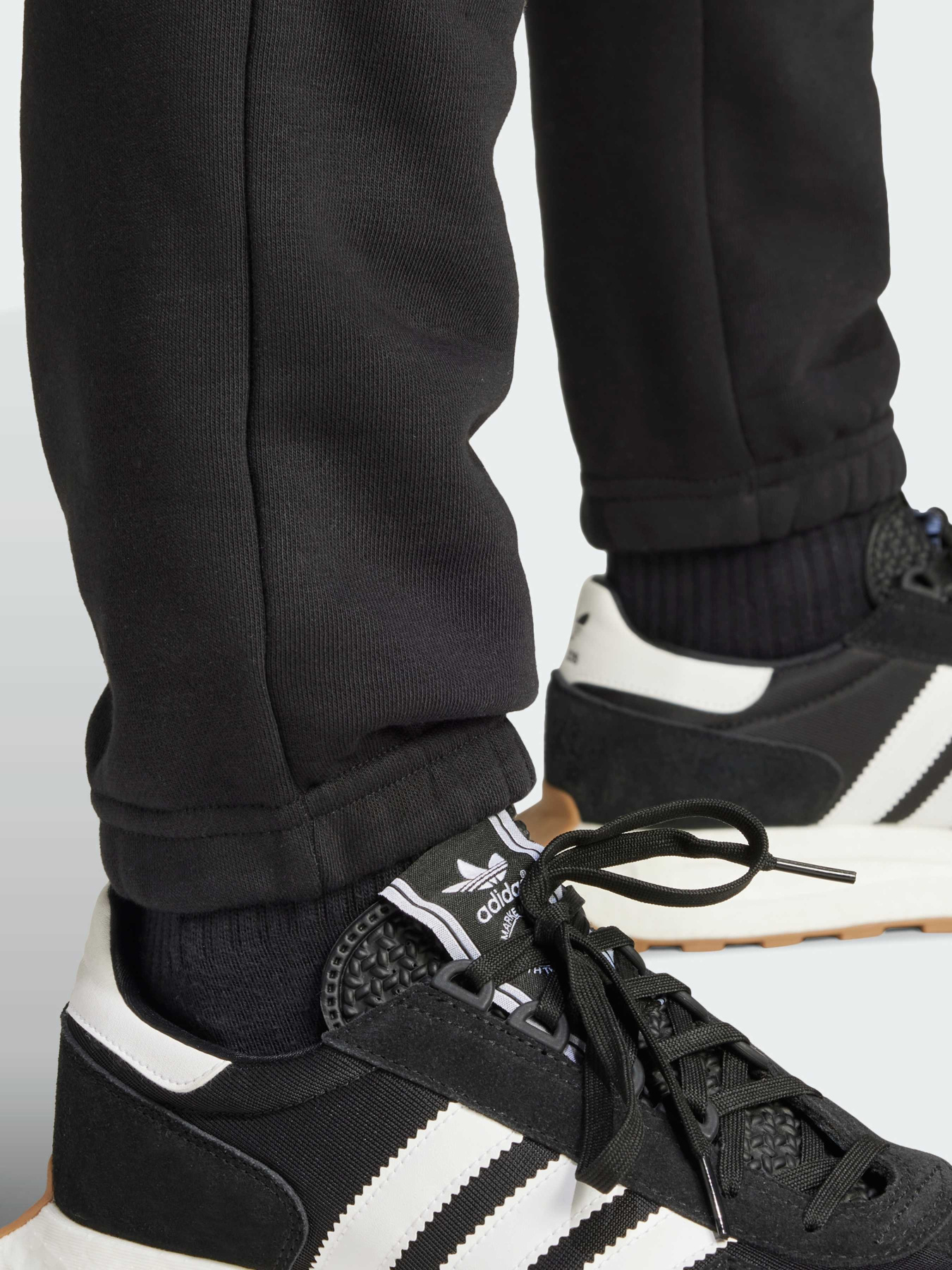 Повсякденні штани Adidas модель IY7361 Повсякденні штани Adidas модель IY7361 Фото