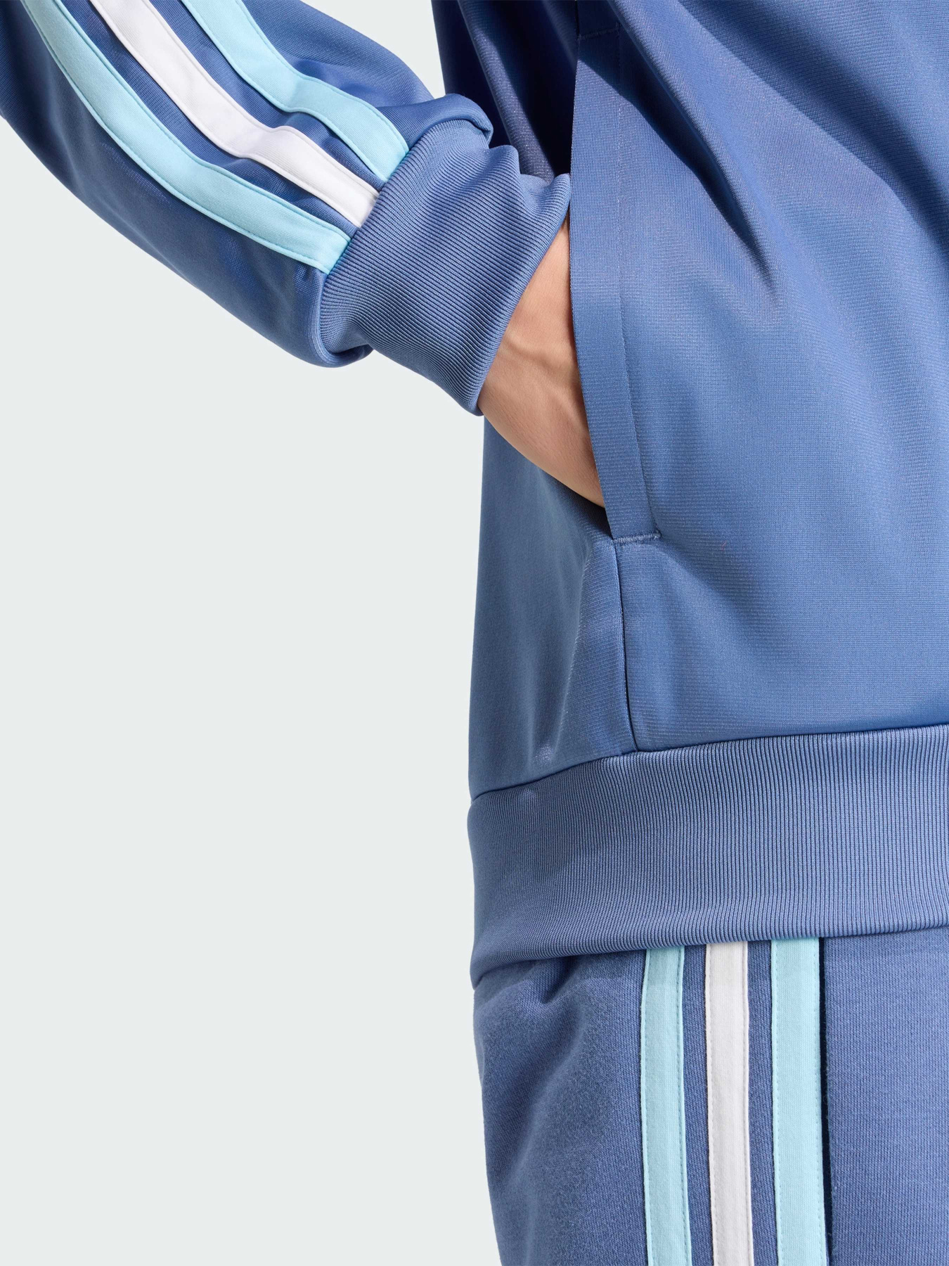 Спортивная кофта Adidas модель JZ6289 Спортивная кофта Adidas модель JZ6289 Фото