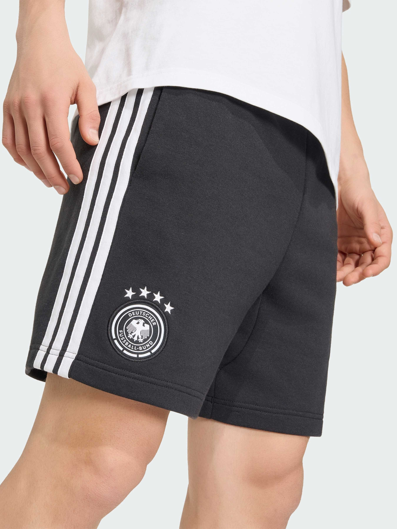 Спортивні шорти Adidas модель JZ9353 Спортивні шорти Adidas модель JZ9353 Фото