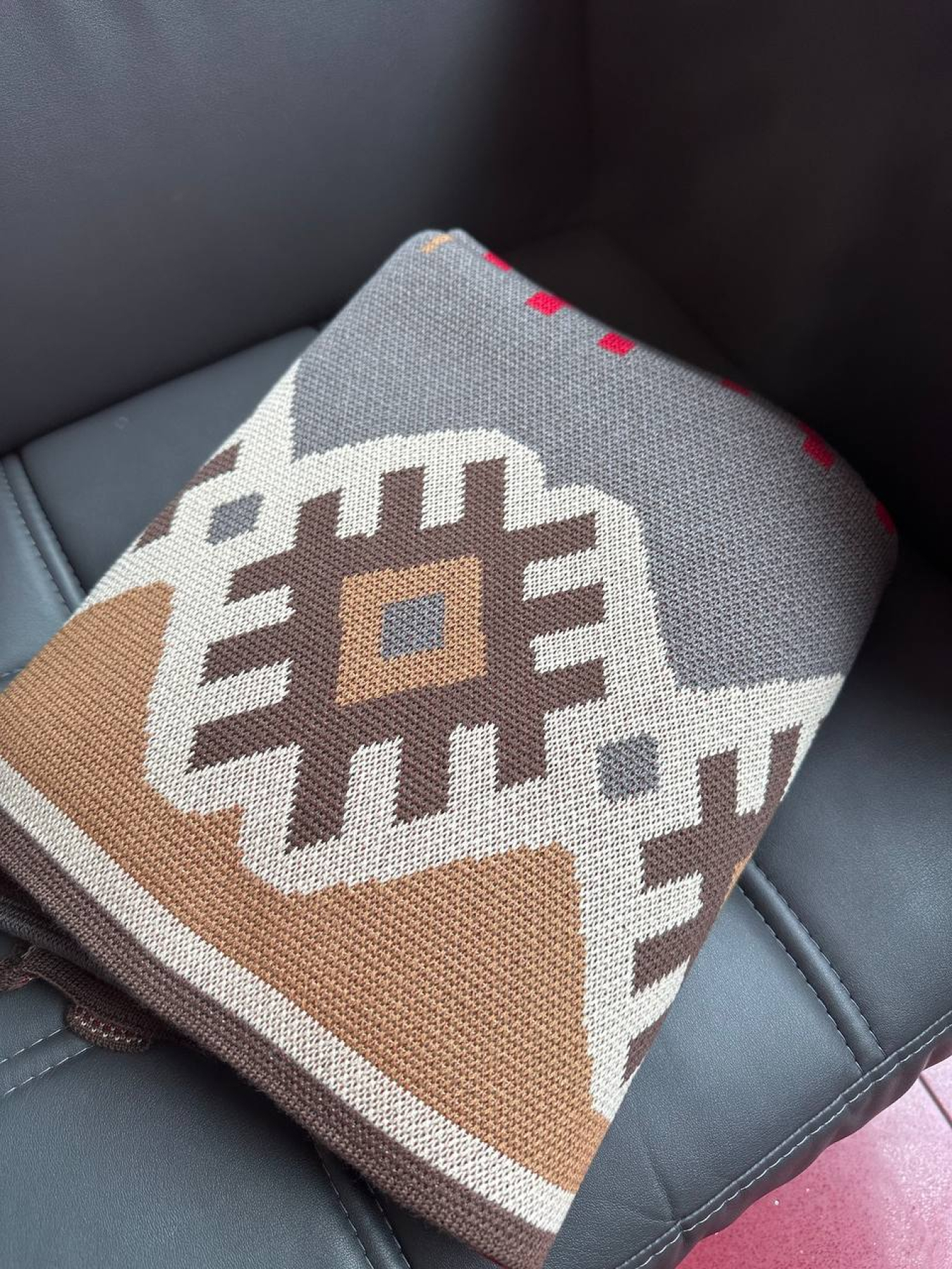 Трикотажный серый плед украинского производства -  Семейство лошадок MyScarf модель 9661430515681780 Фото