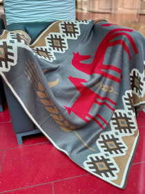 Трикотажный серый плед украинского производства -  Семейство лошадок MyScarf модель 9661430515681780 Фото