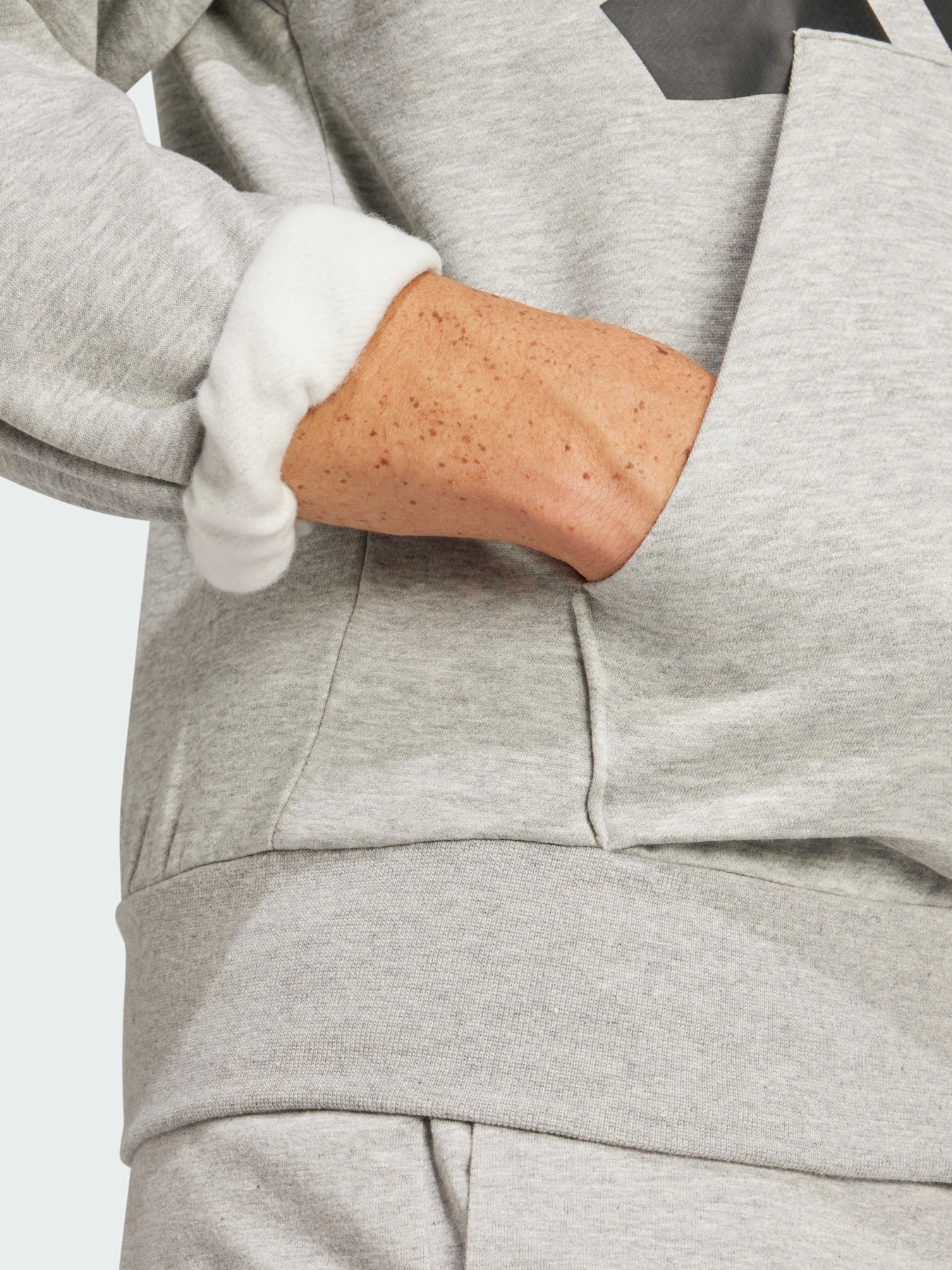 Худи Adidas модель IN6160 Худи Adidas модель IN6160 Фото