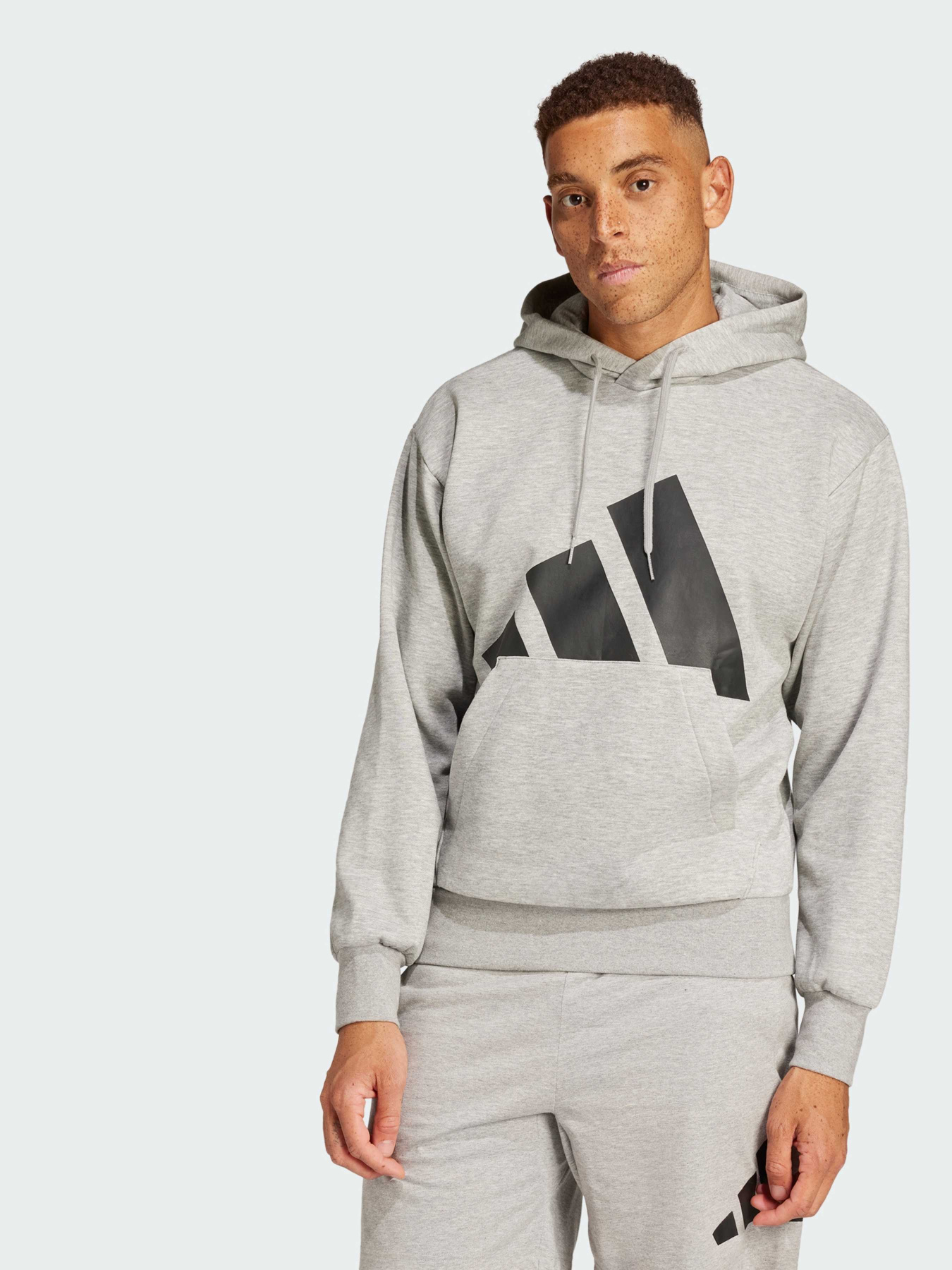 Худи Adidas модель IN6160 Худи Adidas модель IN6160 Фото